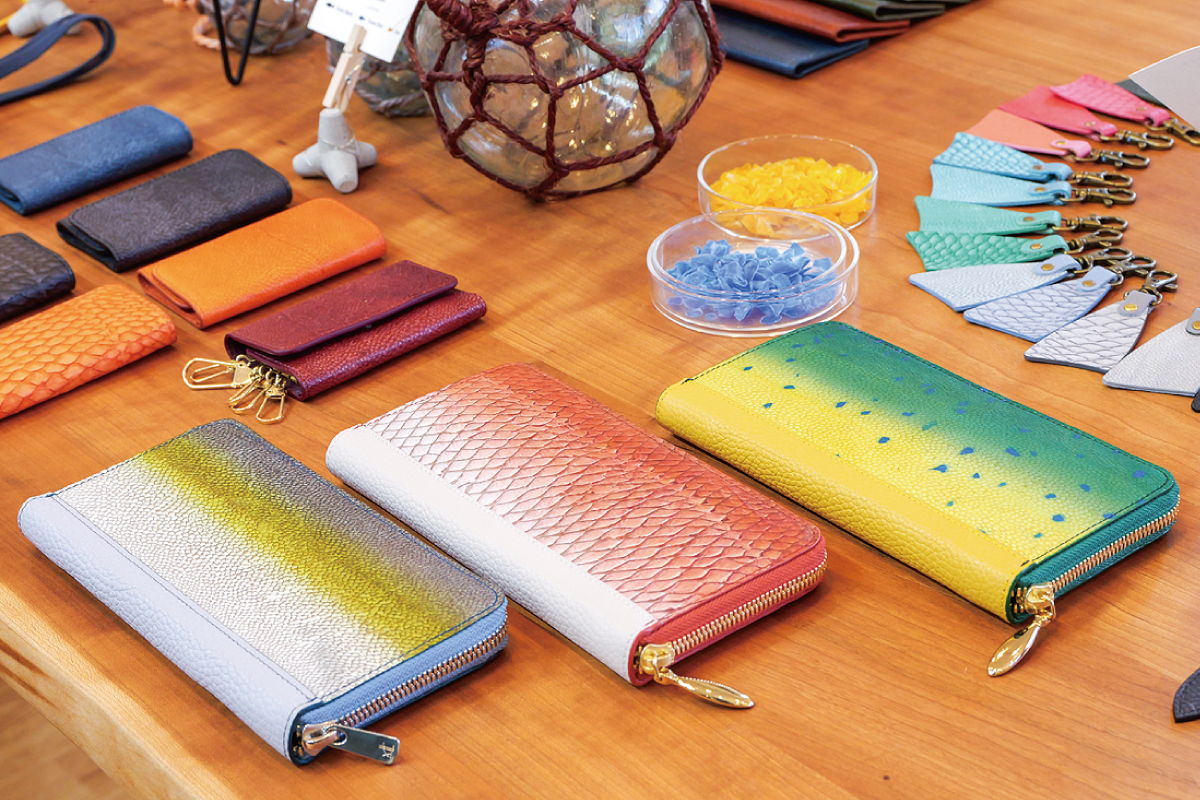 漁業関係者や釣り好きに贈りたいフィッシュレザーの革小物